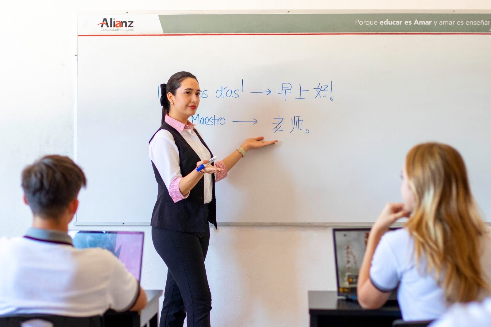 Más allá del inglés: por qué aprender un tercer idioma abre puertas desde la secundaria